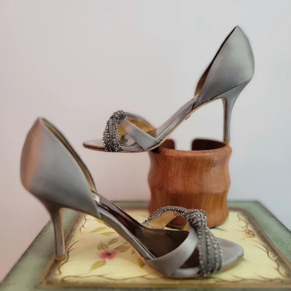 Badgley Mischka Satin and Bead Sandal Pump Size 7 1/2 - Picture 3 of 10